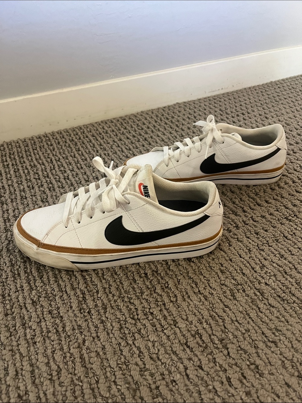 Nike Men’s White Low-Top Sneakers with Black Swoosh and Brown Trim